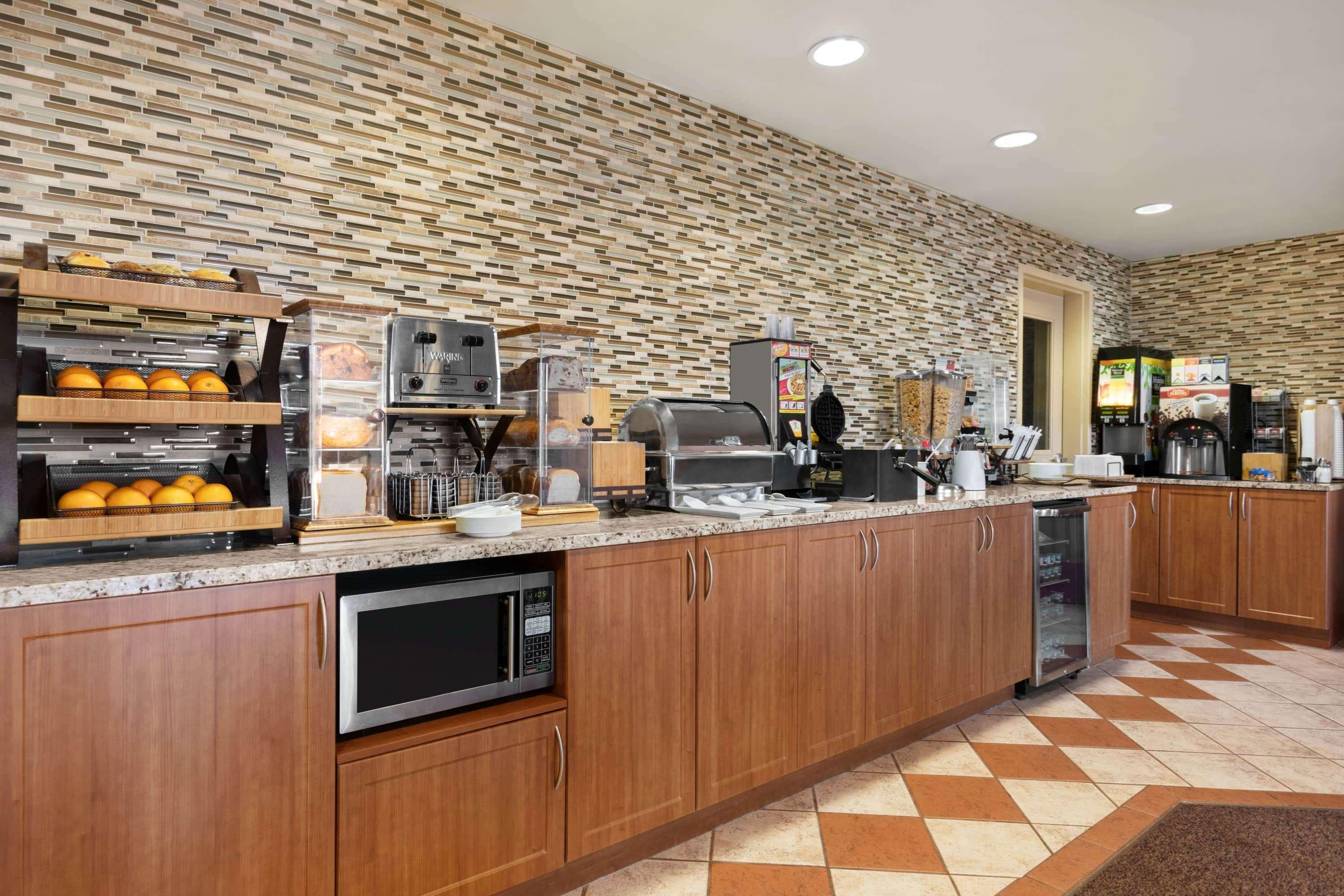 Days Inn & Suites By Wyndham Thompson Eksteriør billede