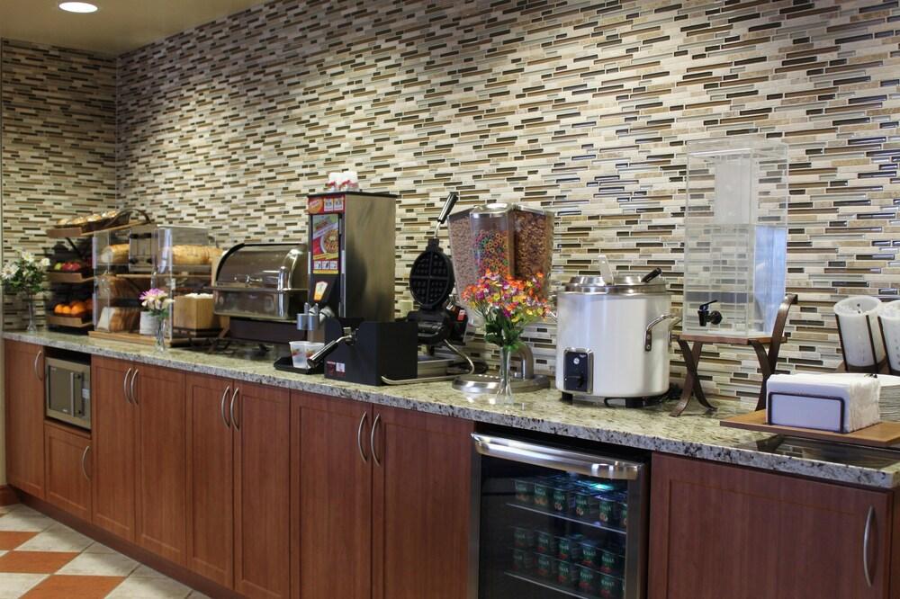 Days Inn & Suites By Wyndham Thompson Eksteriør billede