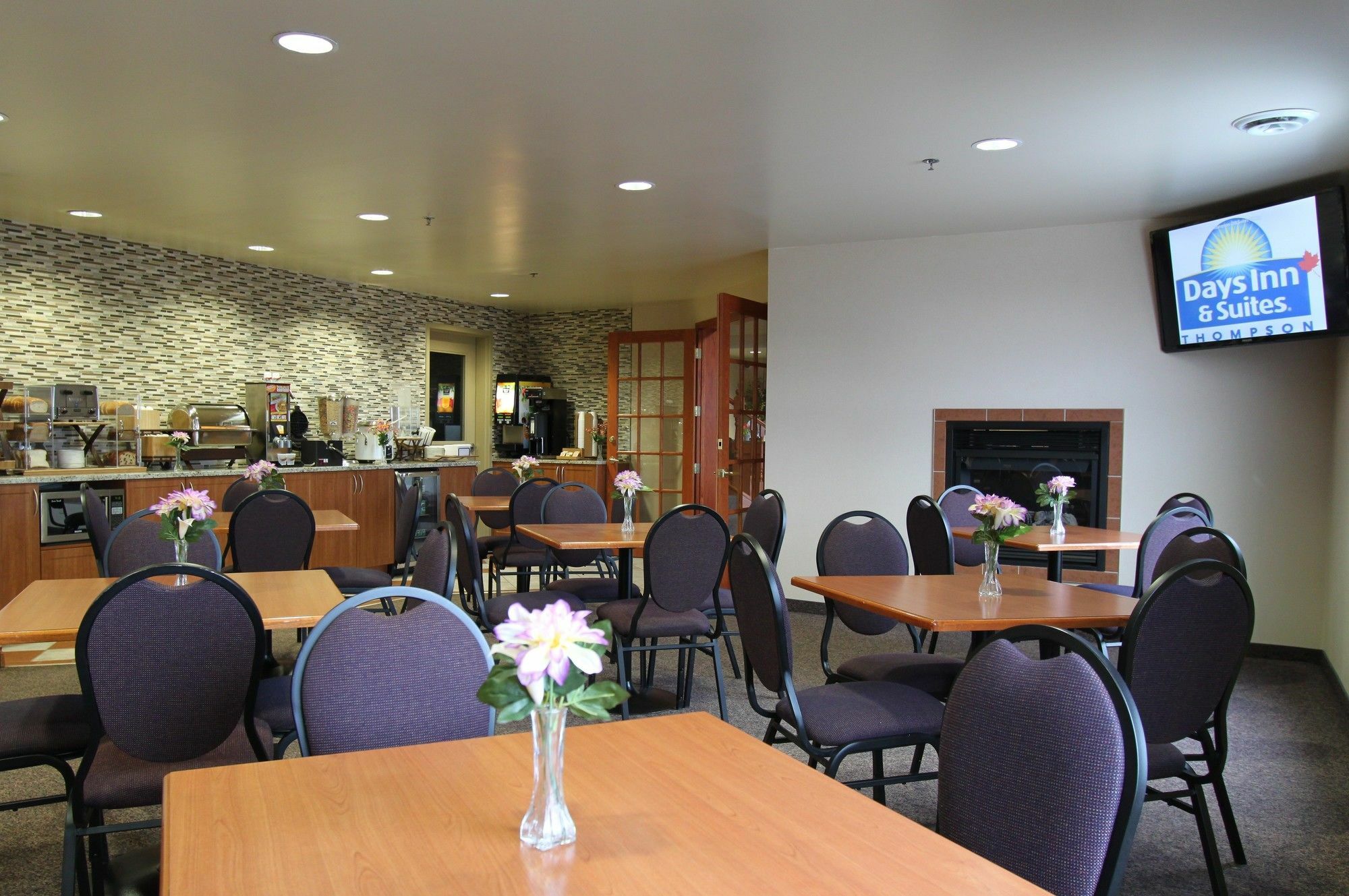 Days Inn & Suites By Wyndham Thompson Eksteriør billede