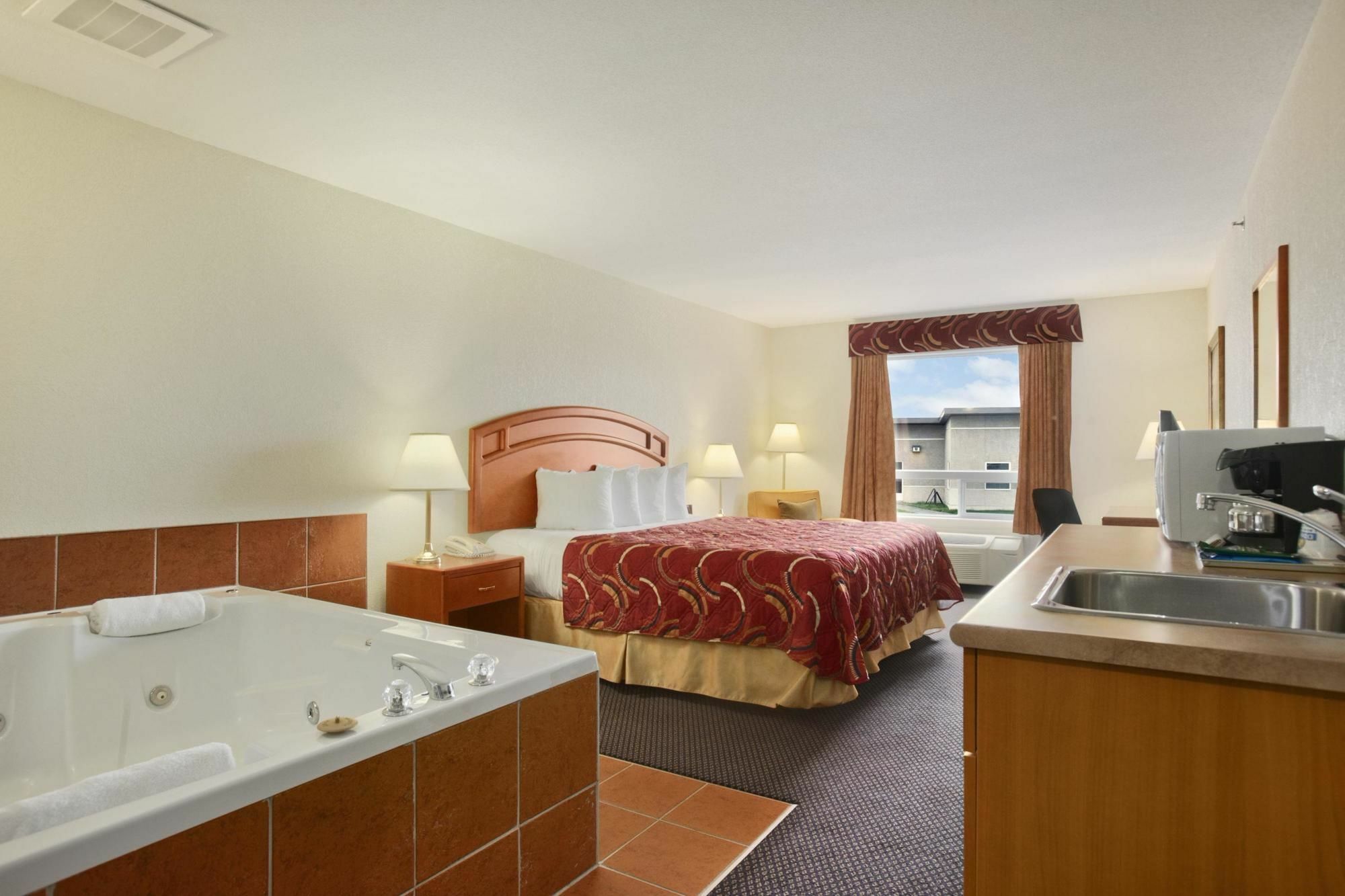 Days Inn & Suites By Wyndham Thompson Eksteriør billede